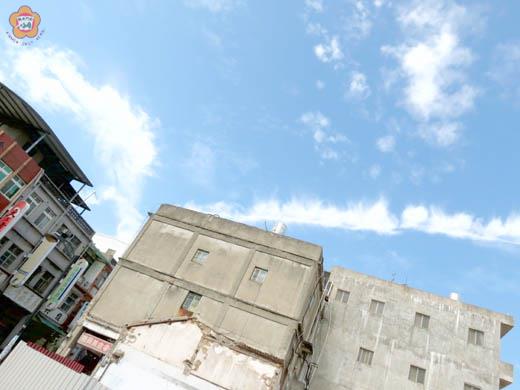 白龍出現﹖飛機雲啦﹗
　圖文／張建騰

