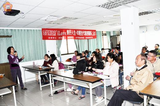   金門縣家庭教育中心昨日辦理一場「1-4幸福婚姻季」講座，邀請蔡麗娟老師分享「學習、讓我們更相愛」的理念。（許加泰攝）