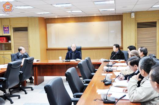   縣長李沃士率同縣府主管前抵福建省政府拜會省主席薛琦，針對縣府提請協助事項提出報告，並舉行座談研商對策。（莊煥寧攝）