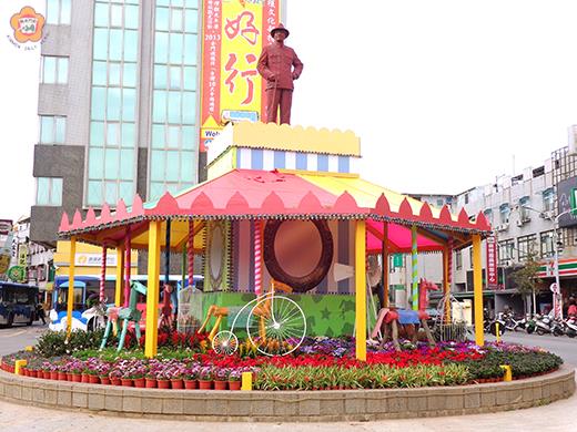   林務所為地區九處交通節點換新裝，金城車站圓環以旋轉木馬為主題，充滿童趣。（林務所提供）