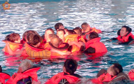 金門區漁會辦理了小型漁船（筏）船員基本安全訓練。（張建騰攝）