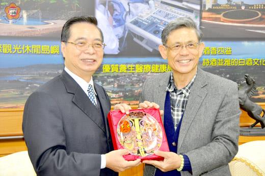 法務部廉政署署長朱坤茂昨日拜會金門縣副縣長吳友欽。(李增汪攝)