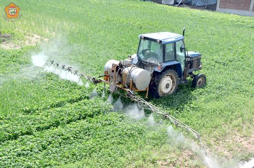 噴灑農藥不費時
  李增汪／圖文
