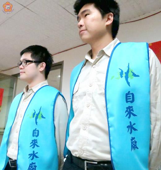   金湖地區家戶水質檢測員將穿著印有自來水廠的水藍色背心到訪。（張建騰攝）