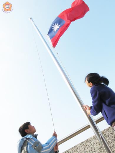 二二八降半旗
  張建騰／圖文