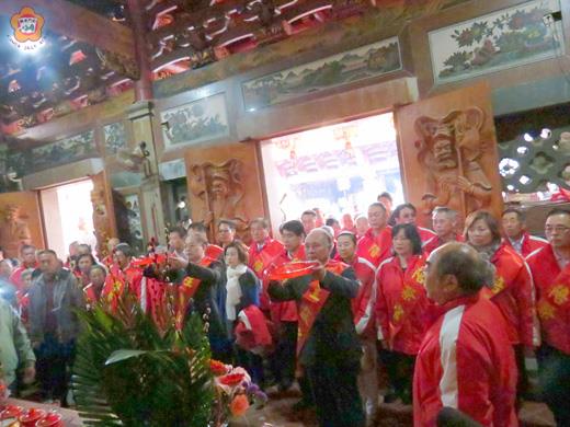 金門進香團昨天在廈門仙岳山土地公廟祈求福德正神護國佑民，默佑金廈。（張建騰攝）