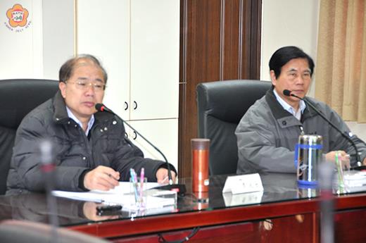 　縣府昨召開「103年第2次縣務會議」，由縣長李沃士主持。
（翁碧蓮攝）