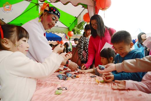 丟沙包
圖文／董森堡