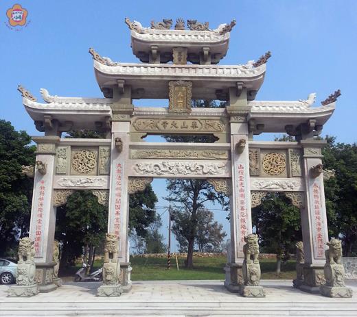   田浦東嶽泰山廟牌樓外貌。
（本報資料室）