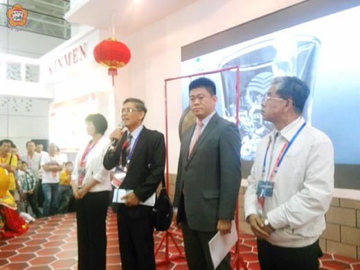   第16屆海峽兩岸經貿交易會金門館，昨在大陸福州海峽國際會展中心6號館開幕：副縣長吳友欽等共同主持。（楊再平提供）