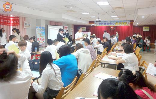 金門就業中心協助台灣杜福睿股份有限公司辦理「金馬奔騰‧薪想事成」徵才活動，吸引許多民眾參與，反應相當踴躍。（陳麗妤攝）