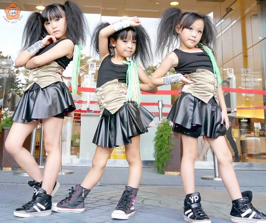   小舞者 亮晶晶
  「KDC」小舞者MiniKo的成員郭雅娟（右）、郭雅貴（左）、陳翎瑄（中）以最高分進入了台北兒童才藝選秀大賽的決賽，今天將參加總決賽。（KDC提供）
