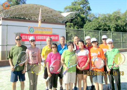   金門縣網球協會承辦的社區聯誼網球賽昨舉行各組優勝頒獎儀式。（金門縣網球協會提供）