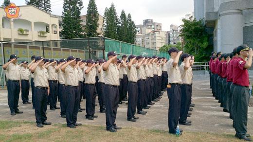   103年九月份替代役役男定期在職訓練，經在國立金門高級中學體育館前舉行。（金門縣政府民政處提供）
