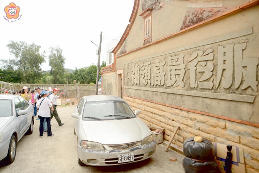 位於金沙鎮後浦頭、後水頭村落裡典藏著十足道地、由早年駐軍親手創作的軍事標語遺跡，其豐富程度甚至具有開發「軍事標語村」的潛力！
（董森堡攝）