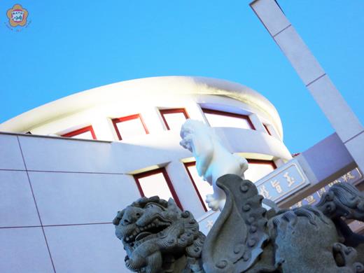 天圓地方的格局,成為宮廟文化現代化新式建築。(張建騰攝)