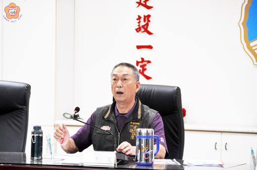   縣府參議許寬（右圖）昨主持「103年度第5次公共安全督導會報」。（翁維智攝）