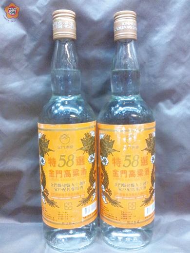   圖為遭警方查扣仿冒金酒公司生產之金門高粱酒。（縣警局刑警大隊提供）
