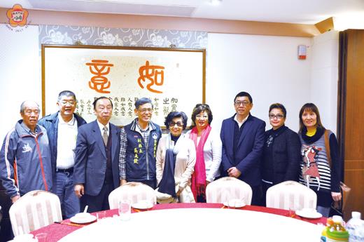   馬來西亞－砂拉越金門會館署理主席黃良傑帶領鄉賢一行人返鄉，展開尋根祭祖之旅，走訪參觀母縣各項建設。（李金鎗攝）