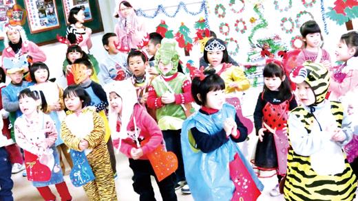   以動物秀為主題，柏村國小幼兒園師生舉辦了料羅村莊聖誕大遊行。（張建騰攝）