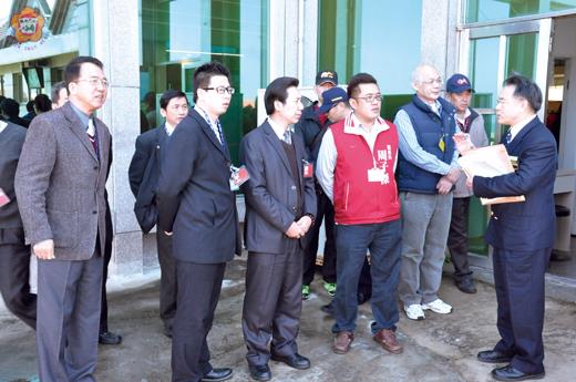   金門縣政府展開禽流感防疫，疾管署、防檢局金門檢疫站加強小三通各項檢疫措施，共同預防禽流感疫情入侵。（楊水詠攝）