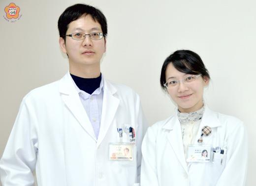   保送醫生一人，回饋醫師一雙！金門醫保生制度曾把翁文慶送去學醫，後來，翁文慶娶回薛雅元醫師；這對醫師伴侶目前都在金門醫院服務。
（張建騰攝）