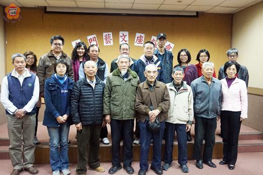 文化局昨與文史工作者、作家以及金門傳統匠師座談，盼儘速展開傳統建築人才培育。（陳麗妤攝）