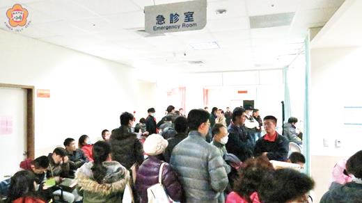 金酒公司的「尾牙」宴陸續有三百二十八位以上的員工因為上吐、下瀉、腹痛就醫；這可能是金門縣史上人數最多的食物中毒事件。（張建騰攝）