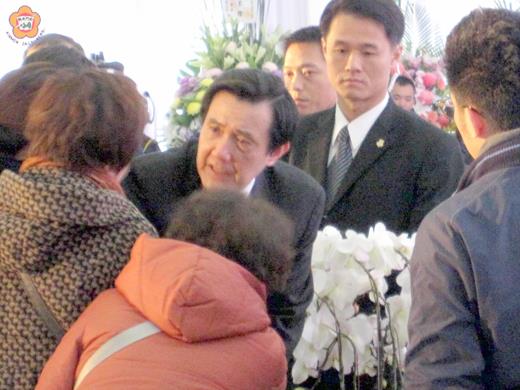   復興航空4日空難罹難者聯合公祭，昨〈10〉日下午在台北市立第二殯儀館舉行馬英九總統慰問家屬。
（陳永富提供）