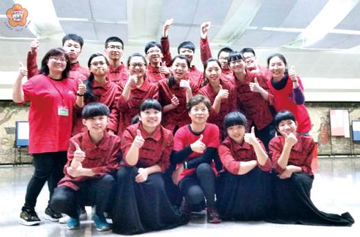   金城國中國樂團十五人的室內絲竹團，於一○三學年度全國學生音樂比賽，以九十一點二的高分，榮獲北區國中B組特優第二名。（金門國樂協會提供）