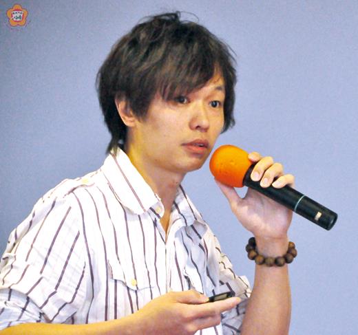   全球甜點大賽冠軍陳立喆用「勤操」自勉及勵人。（張建騰翻攝）