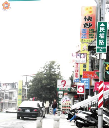 　汽車違規占用公車停靠站（區），導致公車無法緊靠站牌上下客而影響交通安全，金城警分局將加強執法取締，以維護道路交通秩序與安全。（金城分局提供）