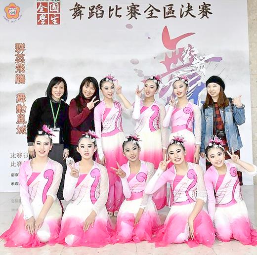  一○三學年度全國學生舞蹈比賽已告一段落，包括，中正國小榮獲國小B團體丙組古典舞、現代舞優等，金城國中民俗舞丙組、古典舞丙組，國小個人古典舞組、現代舞何詩涵、辛靜宜皆榮獲優等。
（金門棠風舞蹈團提供）
