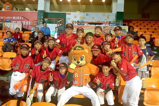 　 中正國小等學校小選手組成的「金門少棒隊」赴台參加國小軟式組棒球全國賽。　　（黃國偉提供）