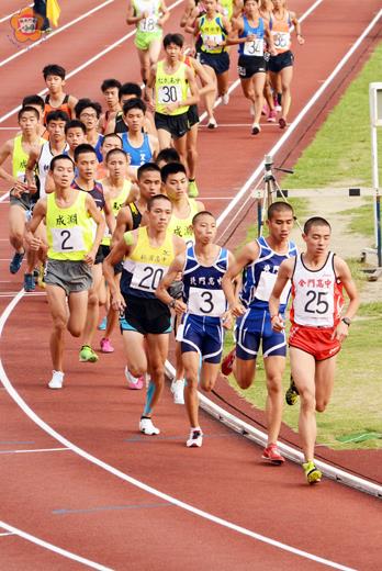 金門縣十二位國高中選手赴台角逐全中運,金湖國中林筱容、烈嶼國中陳彥維、金門高中陳慶典成績皆擠進前八名,表現最為亮眼,也刷新地區獲獎紀錄。(金門高中提供)