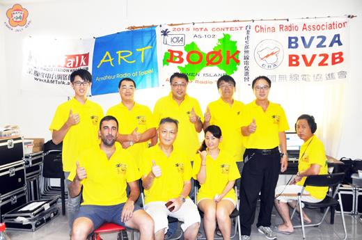 台北市業餘無線電促進會組團抵金參加2015年國際島嶼通信比賽,來自義大利的隊員Andrea Vernic(右圖)很「享受」這項比賽。
(翁維智攝)