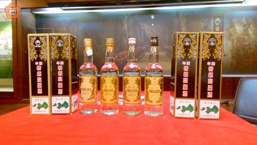 金門陳高酒目前已停產,它的酒質陳香濃郁,酒體豐厚,綿甜醇和,回味悠長,是為品酒人士打造的頂級高粱佳釀。(楊水詠攝)