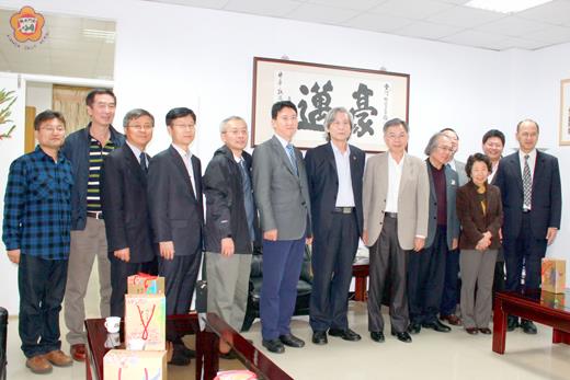 兩岸知名刑法學教授余振華等一行10人抵金並前往縣警局拜會。（莊煥寧攝）