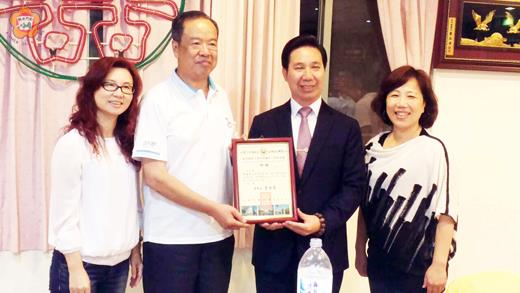   何浦即將歡慶建校百年成立籌備會禮聘縣長陳福海擔任該校校友會的「名譽理事長」。（何浦國小提供）