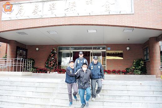 　金門縣警察局刑警大隊破獲台籍何姓男子藏毒企圖闖關入境案，警方訊後依毒品危害防制條例移送金門地檢署偵辦。（縣警局刑大提供）