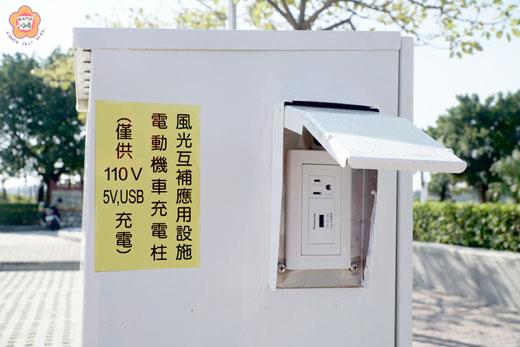 民眾反映「百萬」路燈，實際用於電動車充電，路燈僅為輔助。（許峻魁攝）