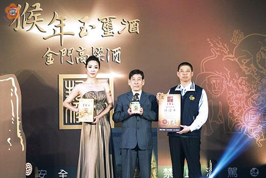 金酒公司舉行「猴年玉璽酒」新品發表會,由金酒公司車正國總經理主持。(金酒公司提供)