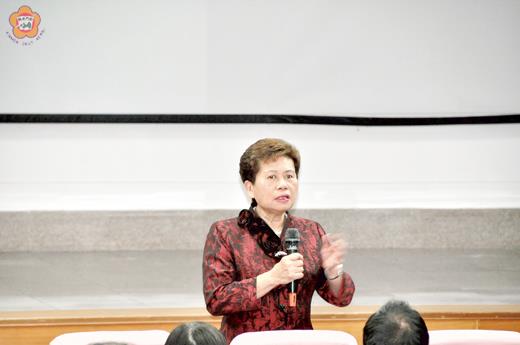  金門縣政府昨推出兩場次「性別主流化教育訓練」，分別邀來國立屏東大學原住民族教育研究中心主任林春鳳及台北地方法院法官鄭麗燕擔綱講授性別主流化議題。
（翁維智攝）