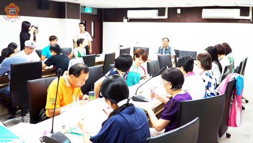 縣府召開特教學生會議,討論學生輔導問題。(許峻魁攝)