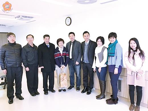 金門縣工商發展投資策進會總幹事王中聖等一行,赴新竹清華大學拜會校方代表及自強基金會,同時聽取該校創新育成中心簡報並進行交流座談。(金門縣工商發展投資策進會提供)