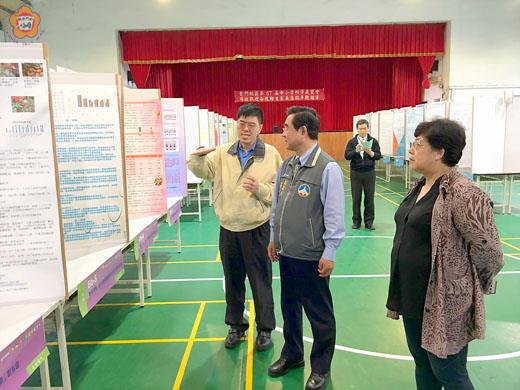 「金門地區第57屆中小學科學展覽會」假金城國中辦理,計地區高中、高職、各國中、國小有149件作品激烈角逐各組優勝。(教育處提供)