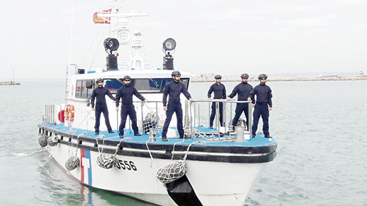 海巡署為防制近期大陸漁船入侵金門海域作業，持續增援500噸級巡防艇及特勤人員6名。（金門海巡隊提供）