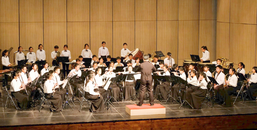 金城國中管樂團在106學年度全國學生音樂比賽決賽表現不俗，於管樂合奏、打擊樂合奏，雙雙獲得優等佳績，圖為賽後合影。（金城國中提供）