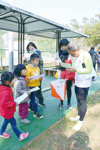 歷屆定向越野活動受到大人小孩喜愛。（主辦單位提供）