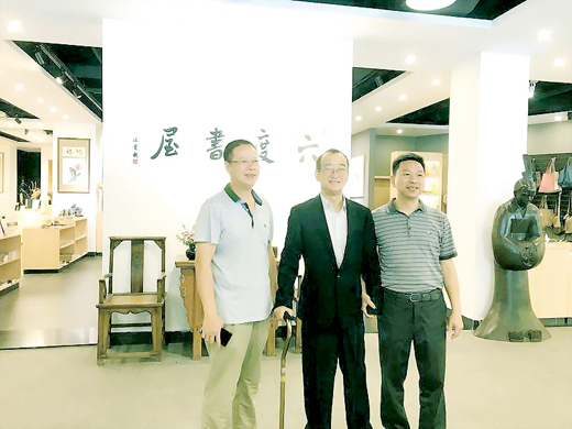 《兩岸同情緣‧千里共嬋娟--2018鴻山中秋書畫筆會暨廈金兩岸書畫作品展》,即將於9月22日,在廈門思明區鴻山書院舉辦。右一為鴻山書院主任劉定根。(金門閩南文化協會提供)